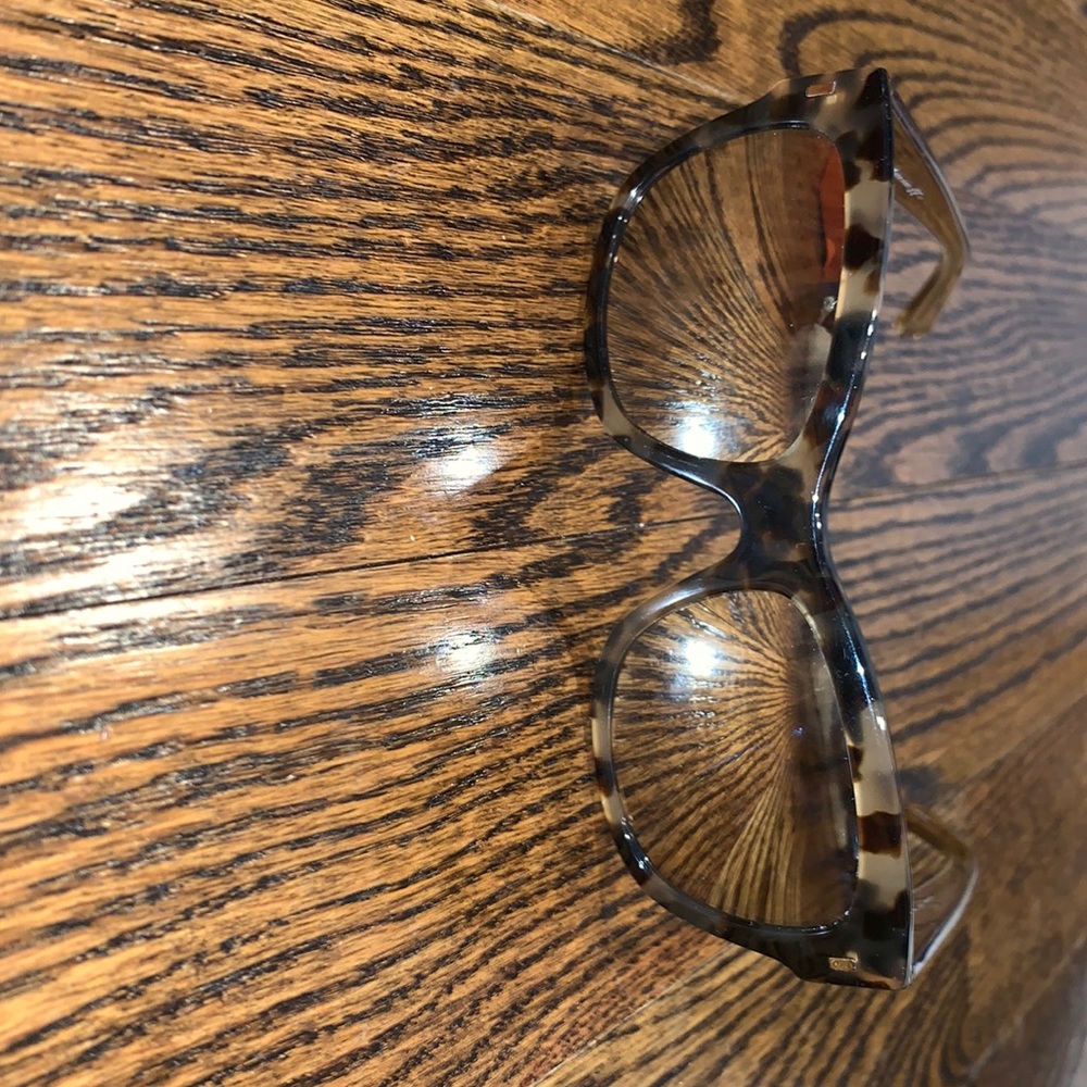 Womens Kate spade sunglasses (great deal)